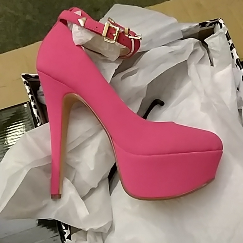 Anne Michelle Realove-05 Magenta Platform Stilettos With Gold Buckles - Picture 3 of 5